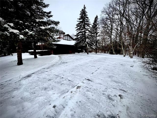 1250 Club Drive, Bloomfield Hills, MI 48302