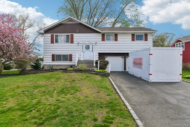 6 Lordly Court, Kings Park, NY 11754