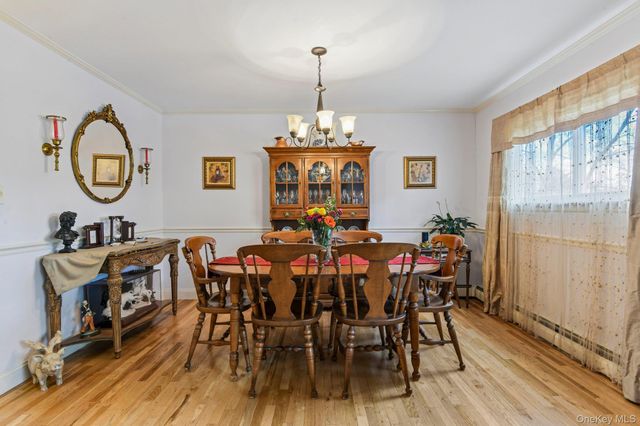 6 Lordly Court, Kings Park, NY 11754