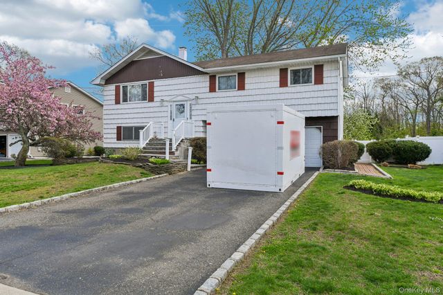 6 Lordly Court, Kings Park, NY 11754