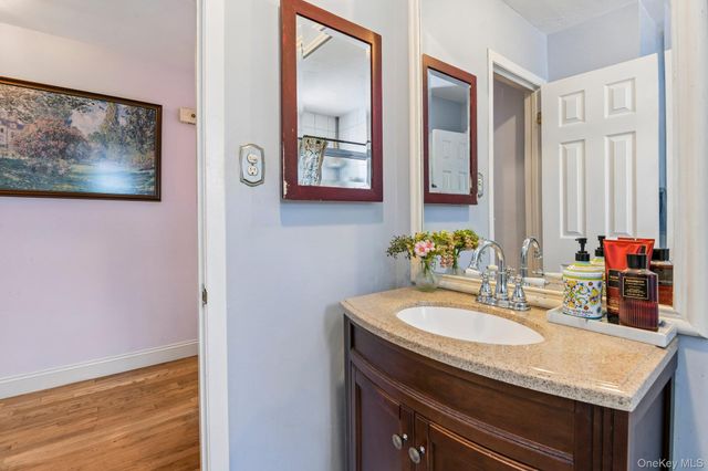 6 Lordly Court, Kings Park, NY 11754
