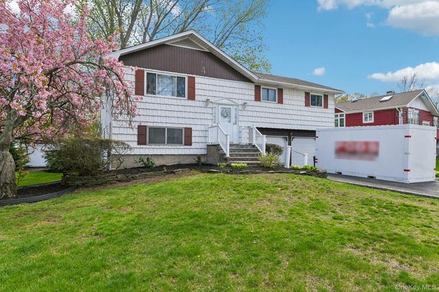 6 Lordly Court, Kings Park, NY 11754