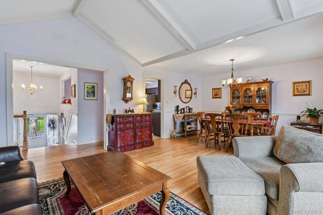 6 Lordly Court, Kings Park, NY 11754