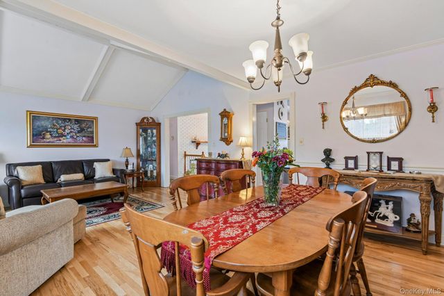 6 Lordly Court, Kings Park, NY 11754