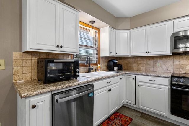 2059 Roe Crest Drive, North Mankato, MN 56003