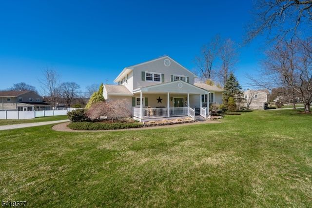 27 Adams Dr, Ogdensburg Boro, NJ 07439