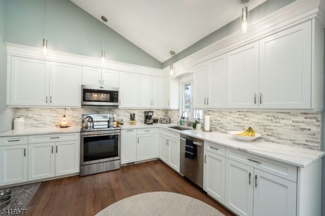 27 Adams Dr, Ogdensburg Boro, NJ 07439