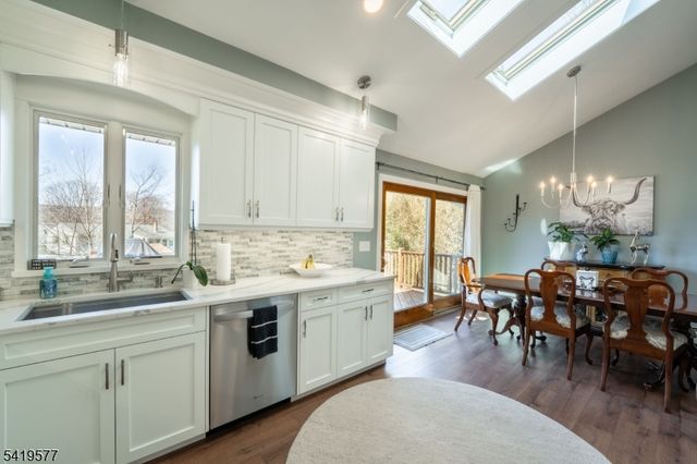 27 Adams Dr, Ogdensburg Boro, NJ 07439