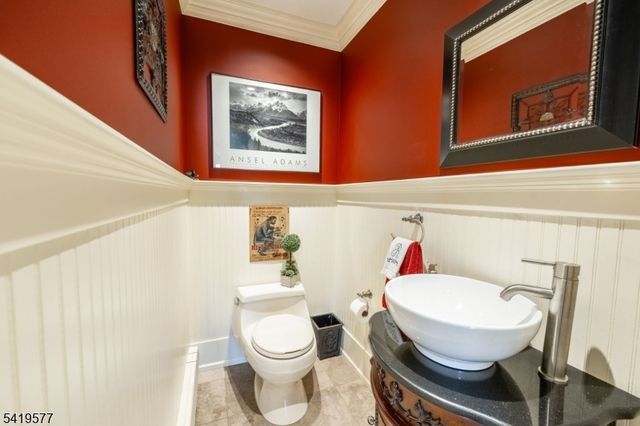 27 Adams Dr, Ogdensburg Boro, NJ 07439