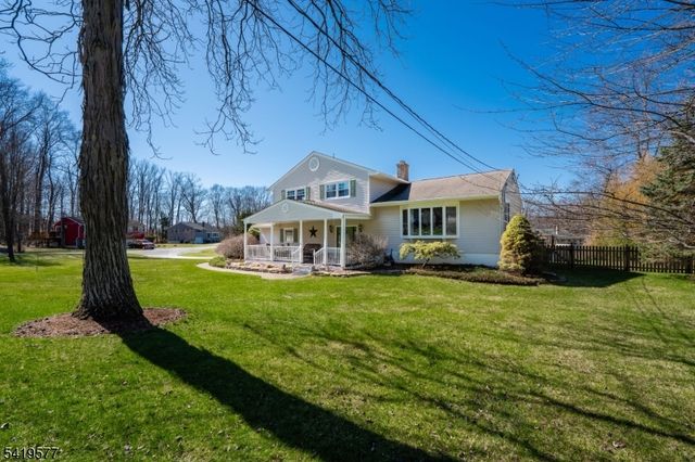 27 Adams Dr, Ogdensburg Boro, NJ 07439