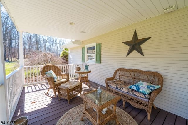 27 Adams Dr, Ogdensburg Boro, NJ 07439