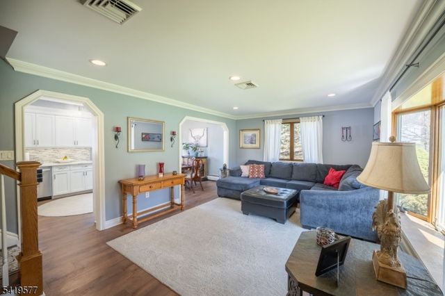 27 Adams Dr, Ogdensburg Boro, NJ 07439