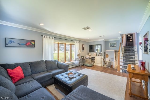 27 Adams Dr, Ogdensburg Boro, NJ 07439