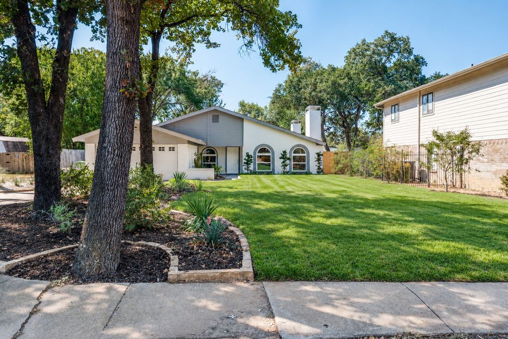 3004 Raintree Court, Bedford, TX 76021 — photo 2
