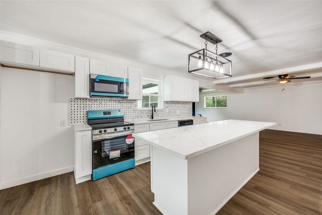 1112 Karla Drive, Hurst, TX 76053