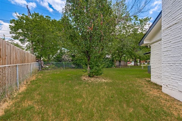 1112 Karla Drive, Hurst, TX 76053
