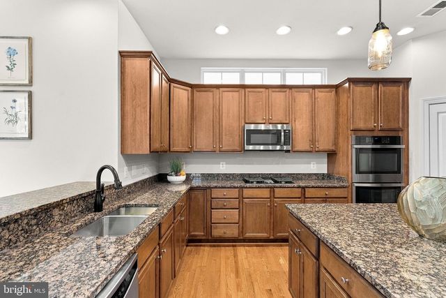 42755 CHATELAIN CIR, Brambleton, VA 20148