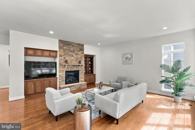 42755 CHATELAIN CIR, Brambleton, VA 20148