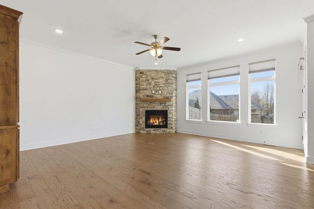 2390 E Cardinal Street, Springfield, MO 65804