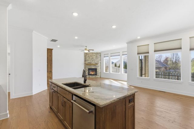 2390 E Cardinal Street, Springfield, MO 65804