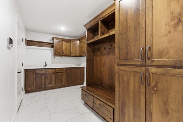 2390 E Cardinal Street, Springfield, MO 65804