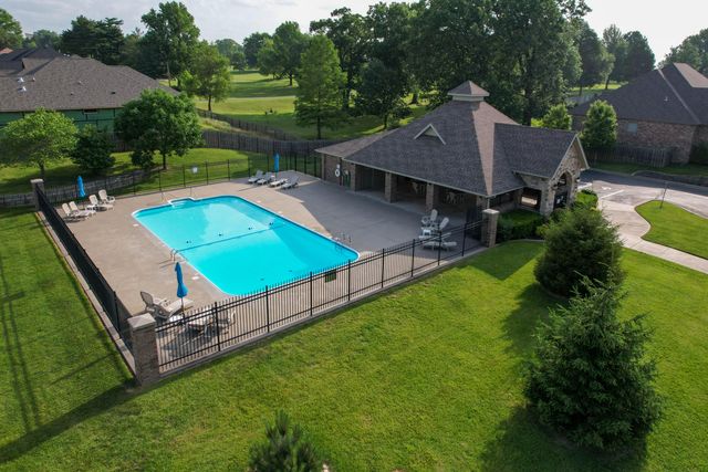 2390 E Cardinal Street, Springfield, MO 65804