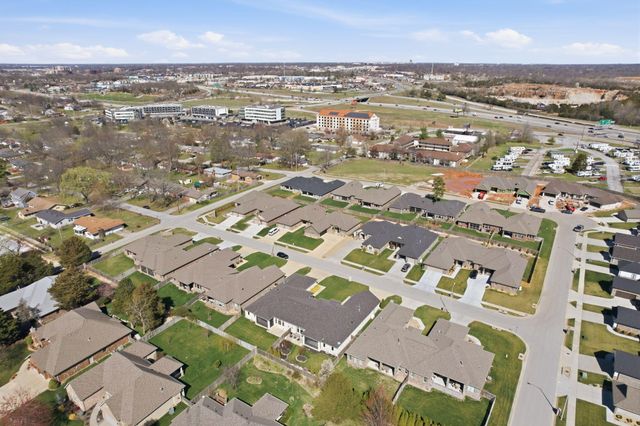 2390 E Cardinal Street, Springfield, MO 65804