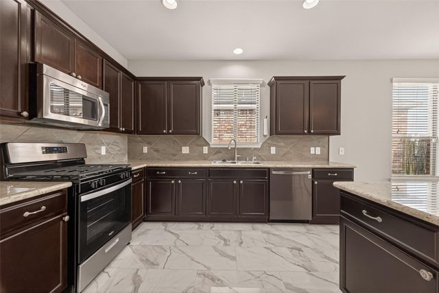 8110 Running Brook Lane, Rosenberg, TX 77469