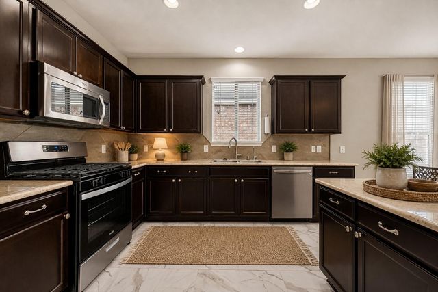 8110 Running Brook Lane, Rosenberg, TX 77469