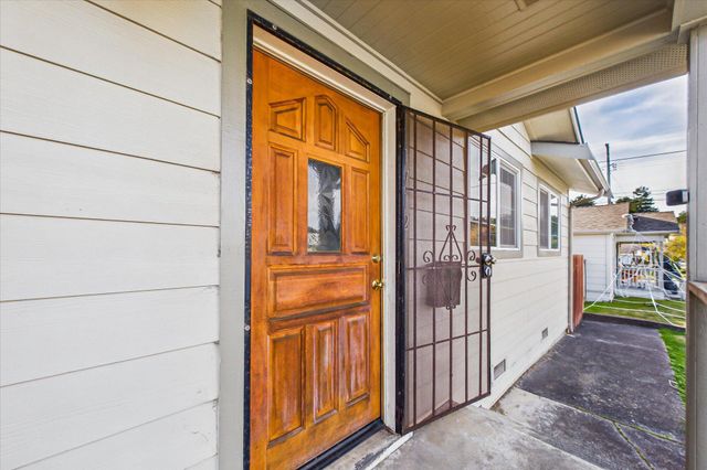 1712 Hodgson Street, Eureka, CA 95503