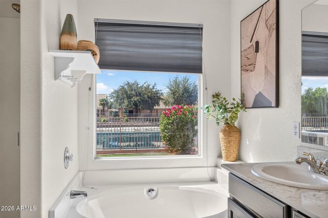 10817 W IRMA Lane, Peoria, AZ 85373