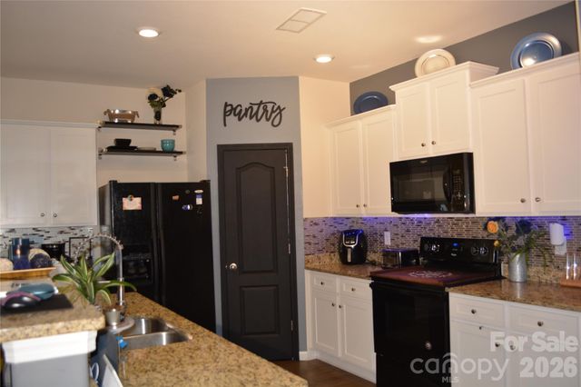 7218 Cuddington Drive, Charlotte, NC 28215