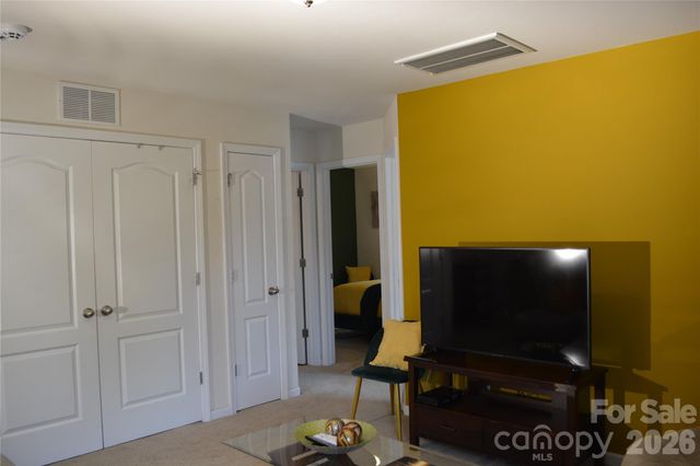 7218 Cuddington Drive, Charlotte, NC 28215