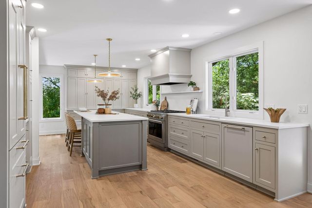5804 Schaefer Road, Edina, MN 55436