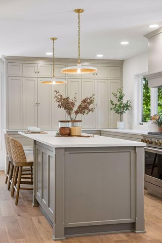 5804 Schaefer Road, Edina, MN 55436