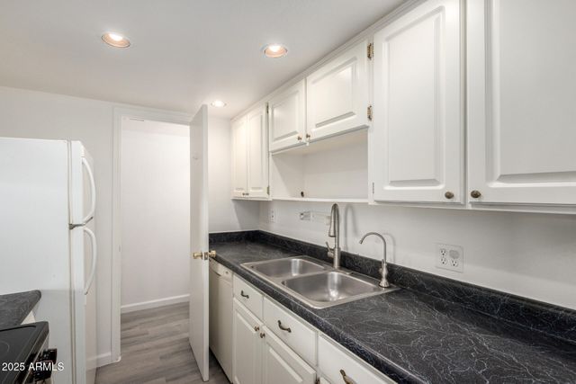 1227 E TOWNLEY Avenue, Phoenix, AZ 85020