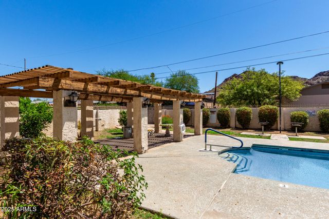 1227 E TOWNLEY Avenue, Phoenix, AZ 85020