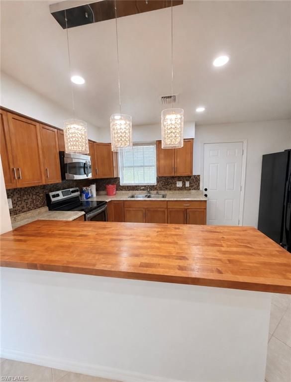 3900 Arnold DR, FORT MYERS, FL 33916 — photo 4