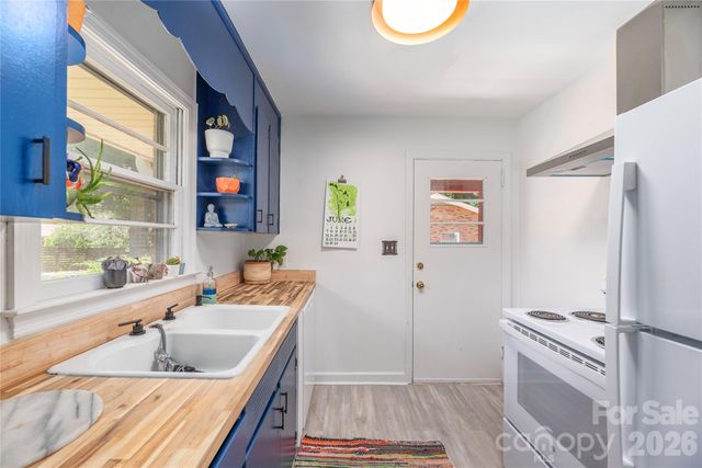 16 Oteen Church Road, Asheville, NC 28805