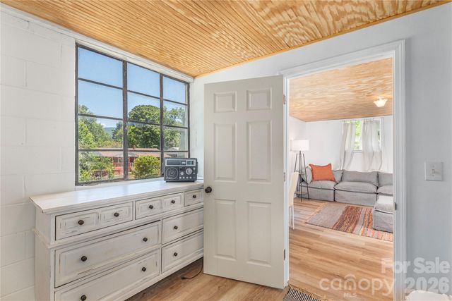 16 Oteen Church Road, Asheville, NC 28805