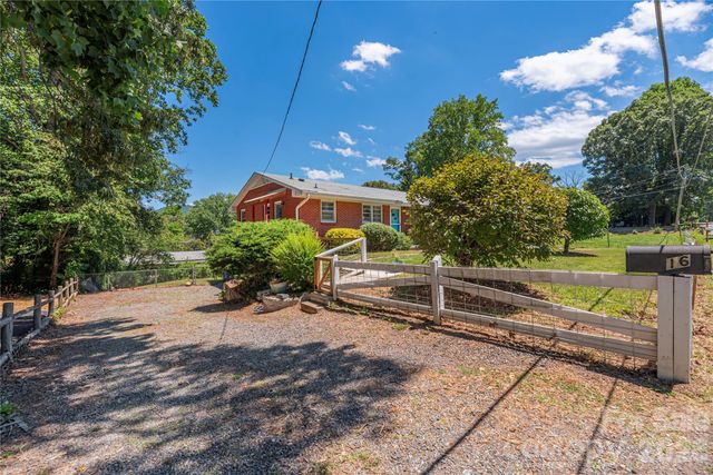 16 Oteen Church Road, Asheville, NC 28805