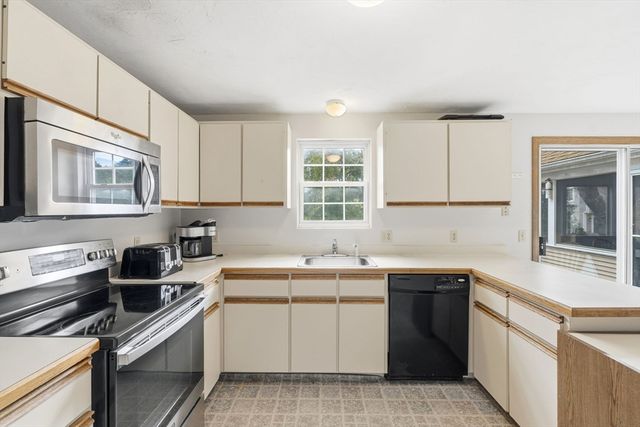 5 Peregrine Ln, Yarmouth, MA 02664