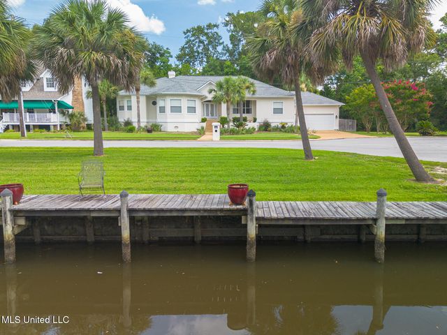 416 N Caribe Place, Gulfport, MS 39507