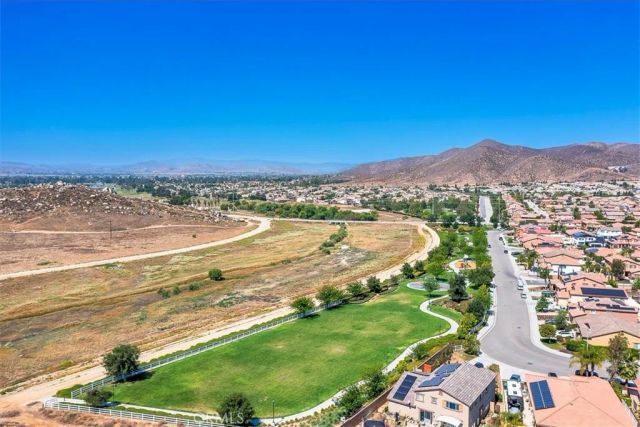 28690 Mahogany Trail Way, Menifee, CA 92584