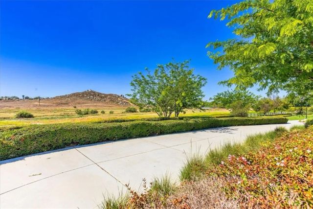 28690 Mahogany Trail Way, Menifee, CA 92584
