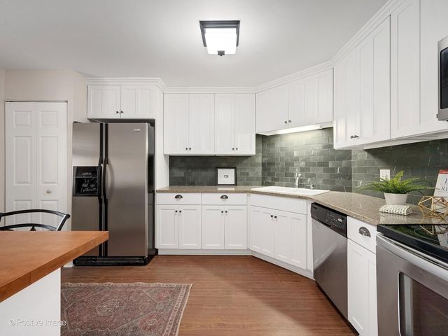 111 Acacia Drive 607, Indian Head Park, IL 60525