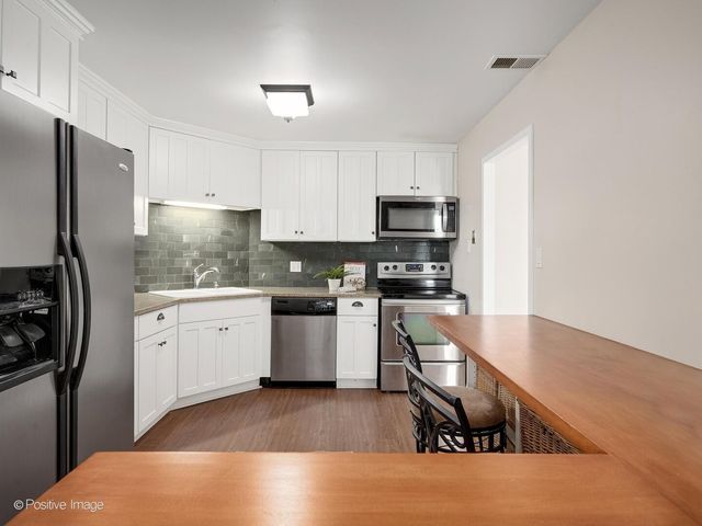 111 Acacia Drive 607, Indian Head Park, IL 60525