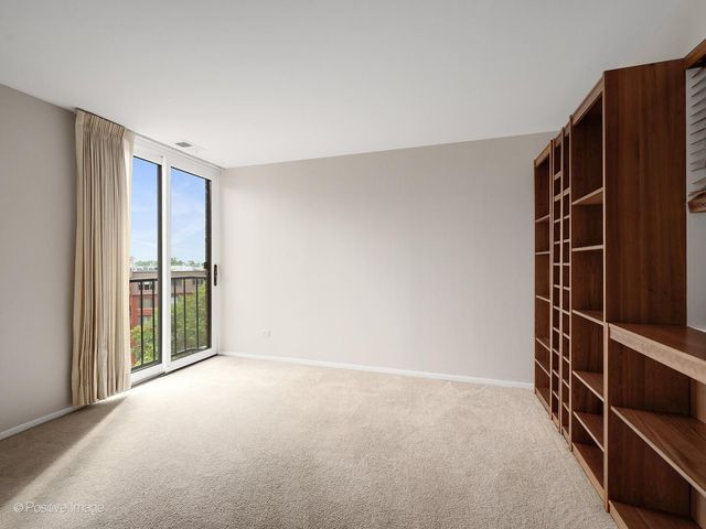111 Acacia Drive 607, Indian Head Park, IL 60525
