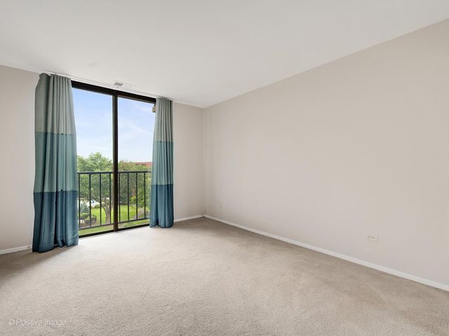 111 Acacia Drive 607, Indian Head Park, IL 60525
