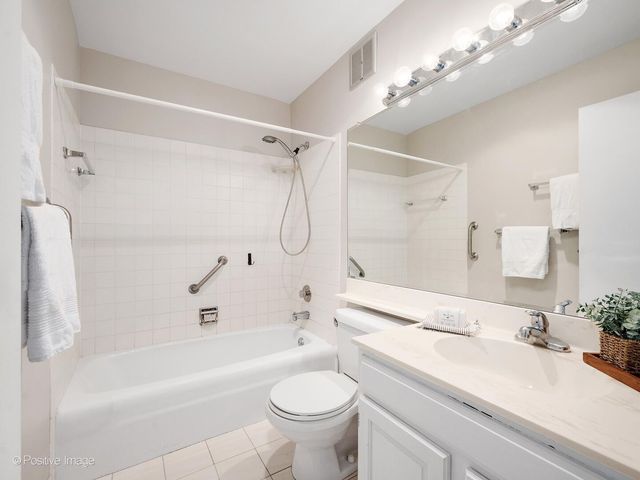 111 Acacia Drive 607, Indian Head Park, IL 60525